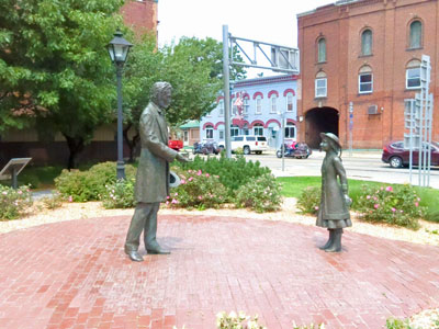 Beddle
        Park and Abraham Lincoln Statue