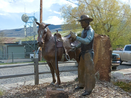 town statues
        honoring cowboys