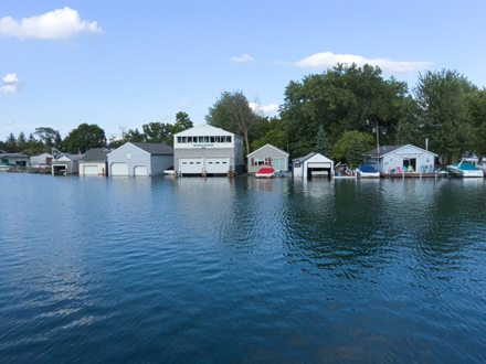 boat
        garages
