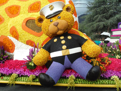 Teddy Bear
        Float